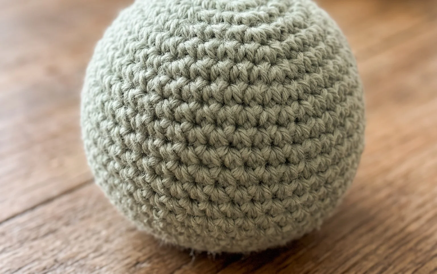 How to Crochet the Perfect Amigurumi Ball or Sphere – in Any Size!